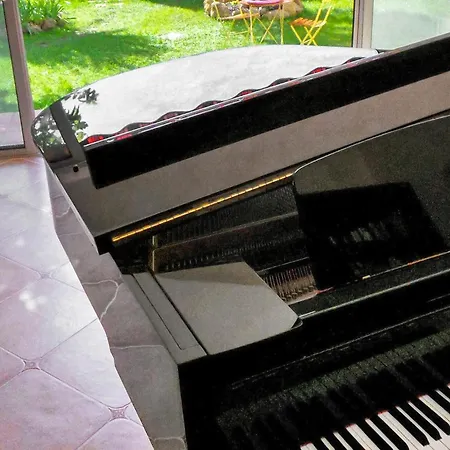 Holiday home La Musicienne De *
