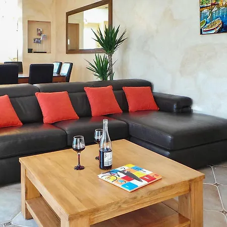 Holiday home La Musicienne De *